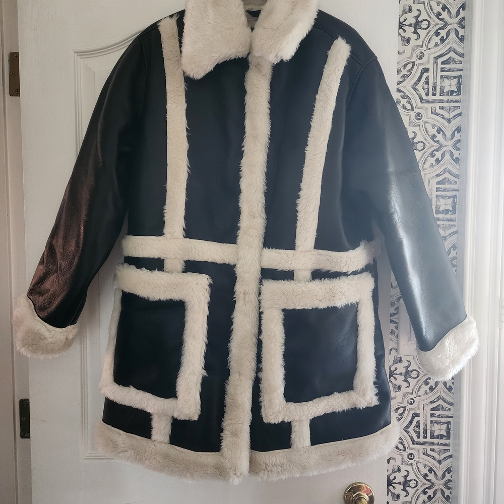 Abercrombie & Fitch Black and Cream Teddy Jacket NEVER WORN